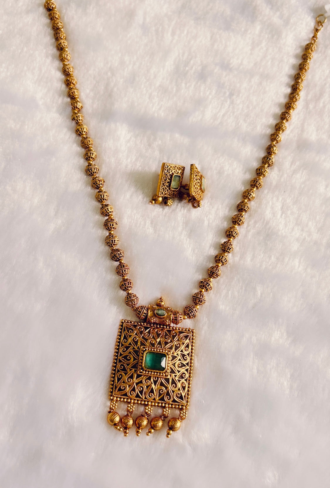 Gold-Toned Filigree Necklace Set@Auxerra