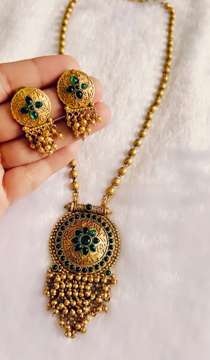 Gold-Toned Temple Necklace Set@Auxerra