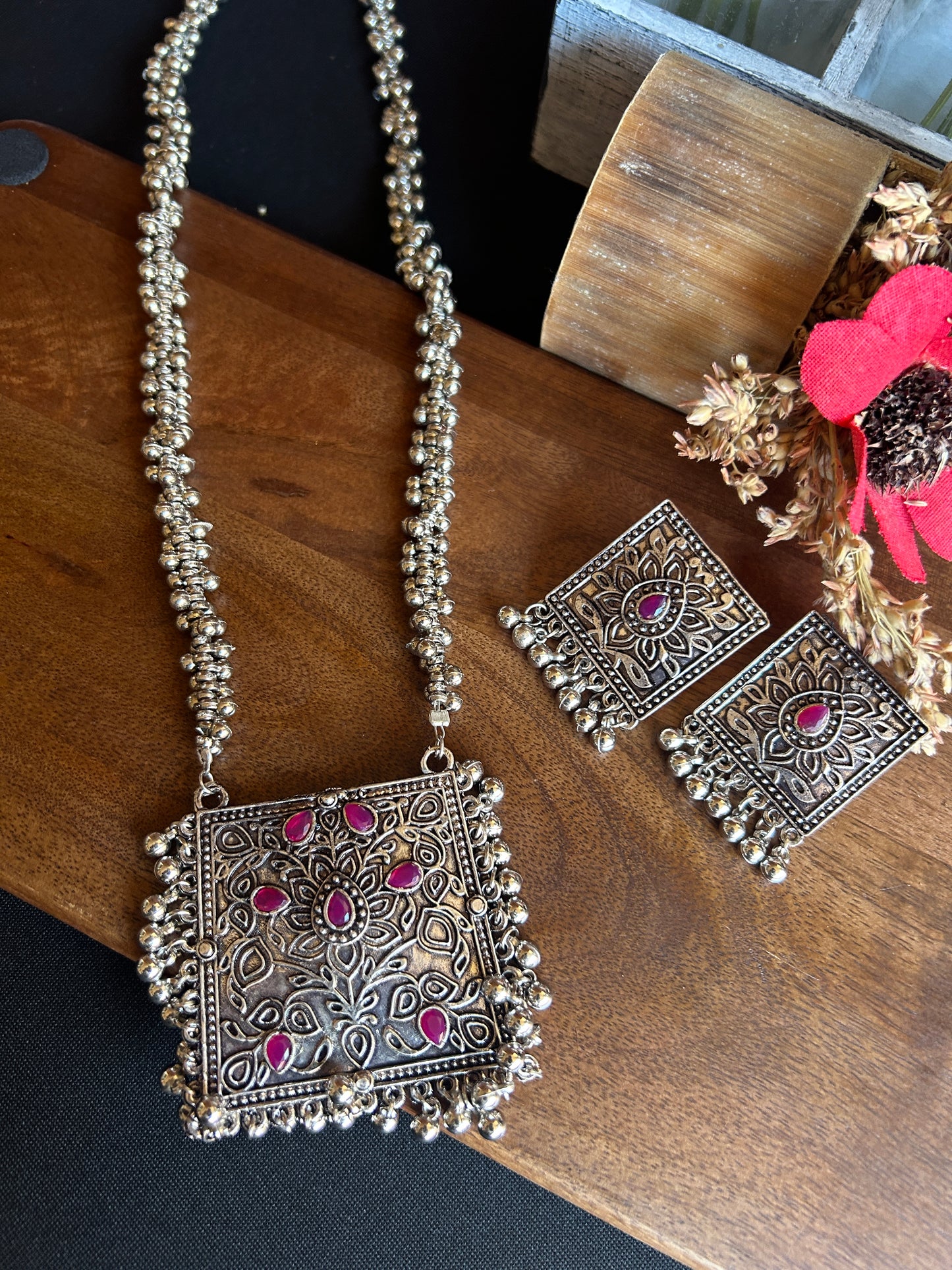 Silver-Plated Square Pendant Necklace Set@Auxerra