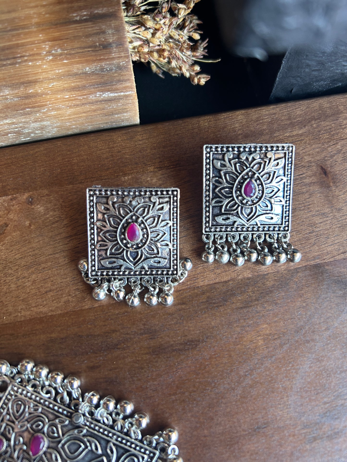 Silver-Plated Square Pendant Necklace Set@Auxerra