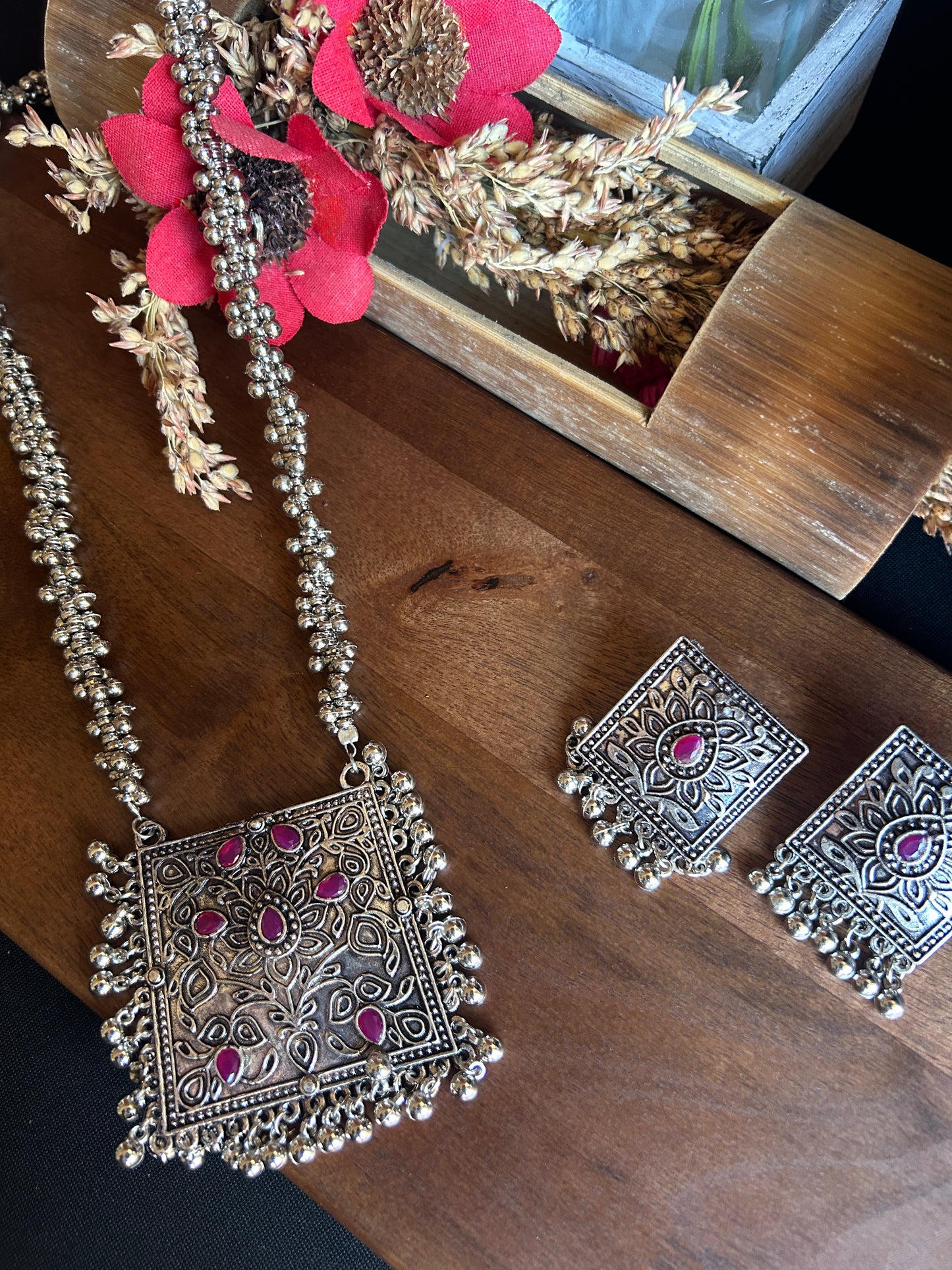 Silver-Plated Square Pendant Necklace Set@Auxerra