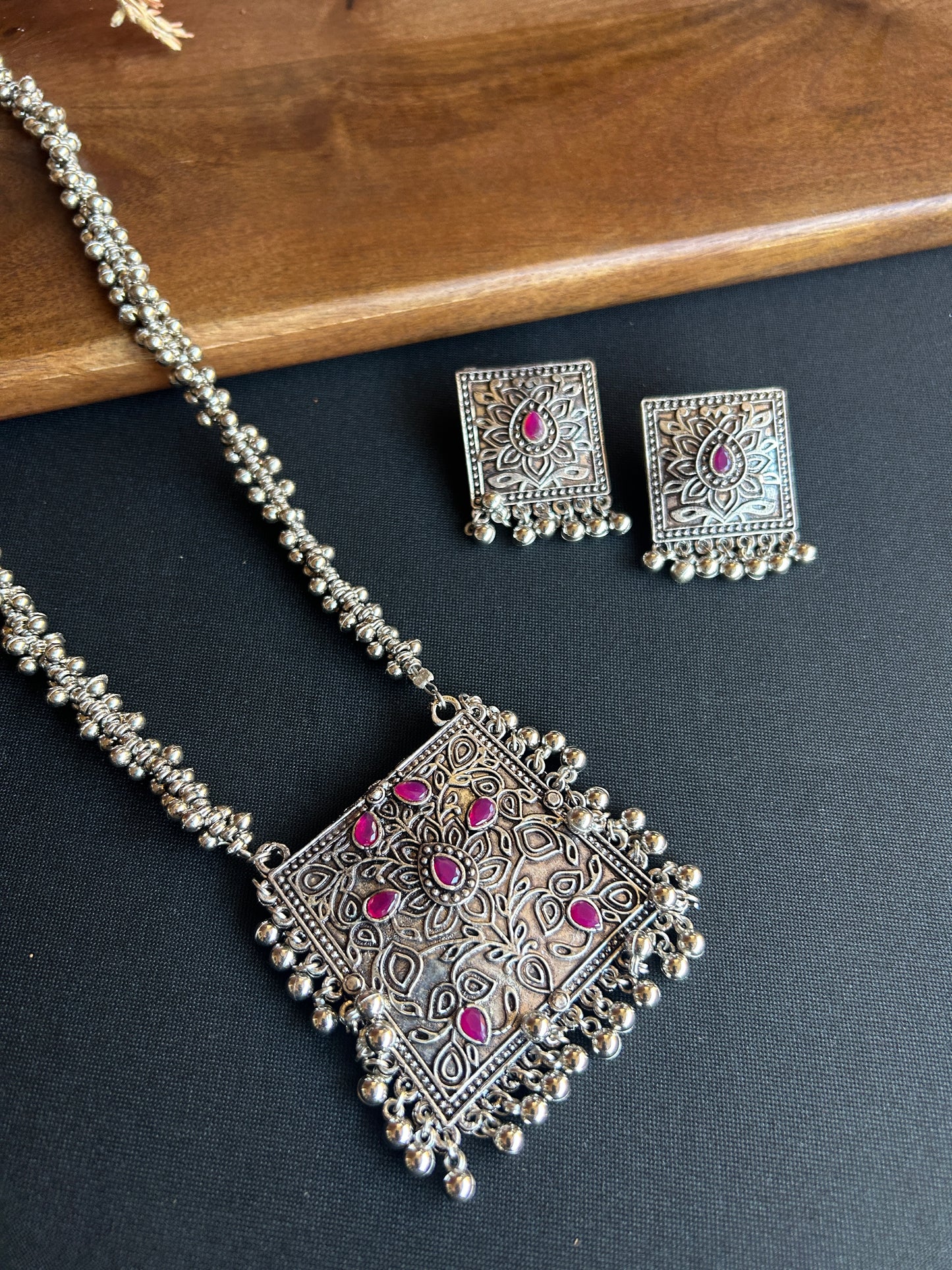 Silver-Plated Square Pendant Necklace Set@Auxerra