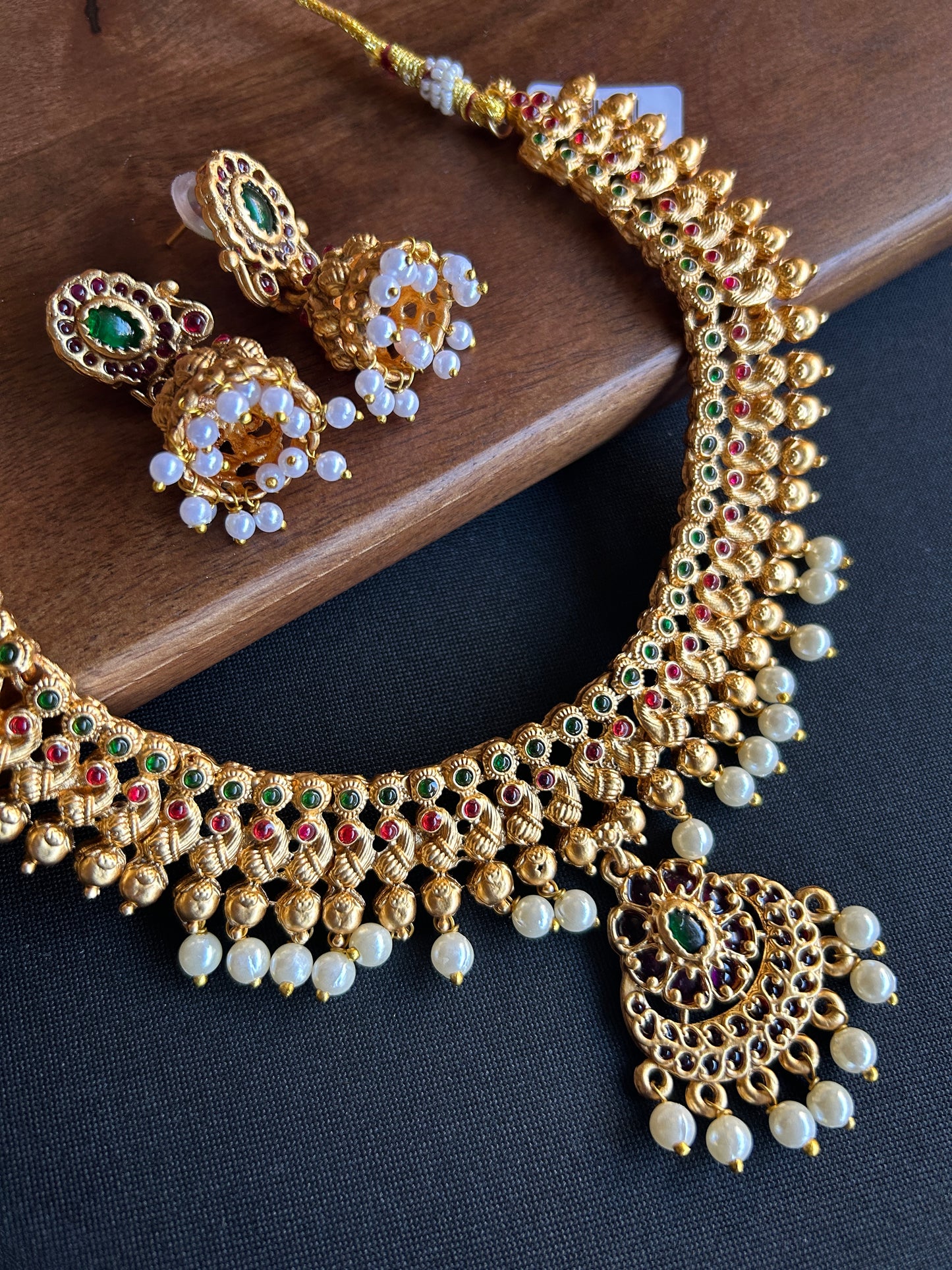 Gold-Plated Temple Choker Set@Auxerra