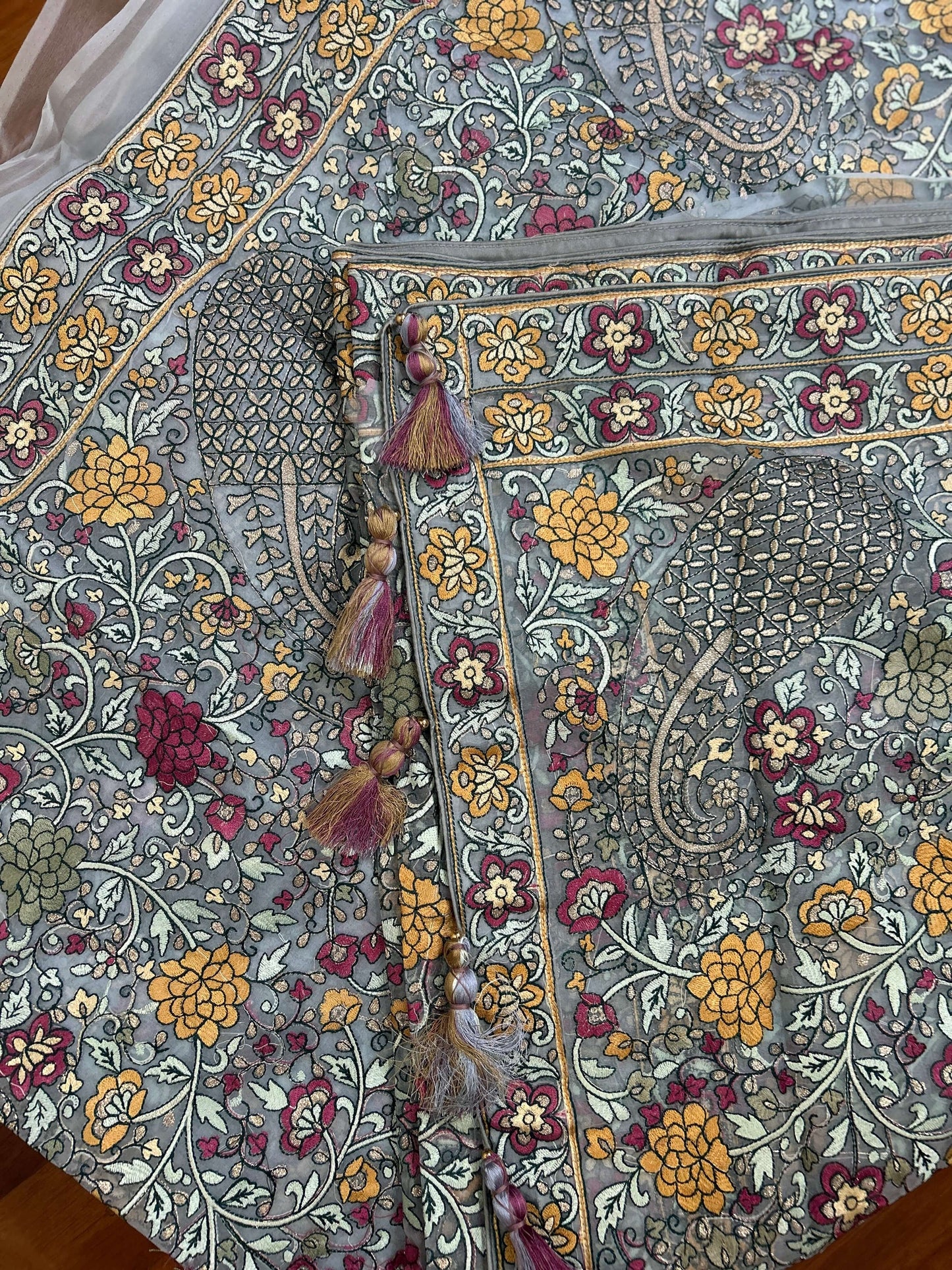 Elegant Grey & Multicolor Sapura Muslin Saree@Auxerra
