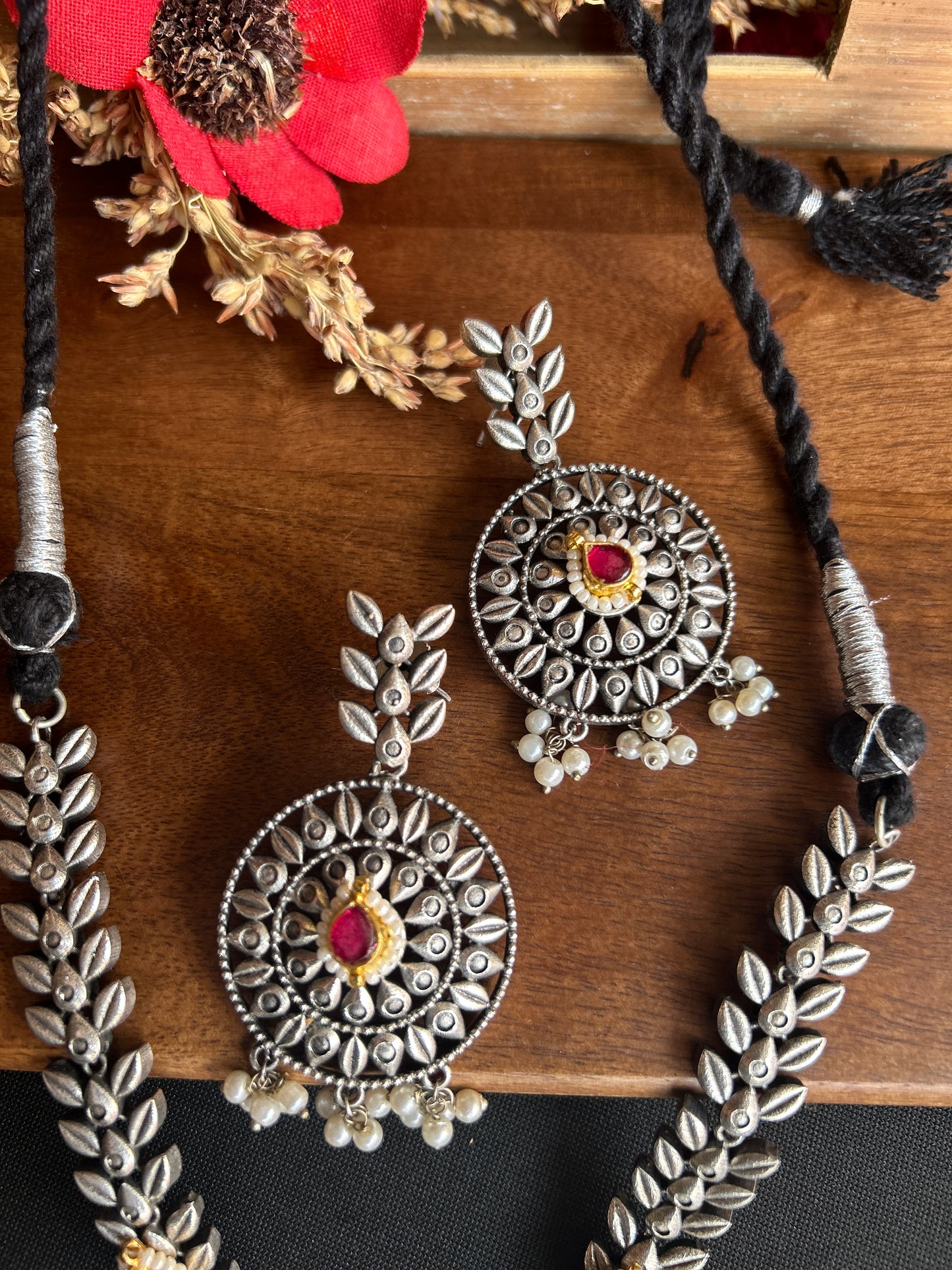 Vintage Silver-Toned Floral Necklace Set@Auxerra