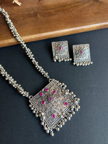 Silver-Plated Square Pendant Necklace Set