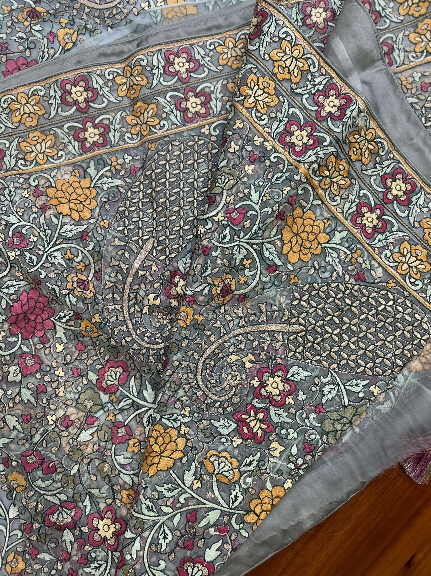 Elegant Grey & Multicolor Sapura Muslin Saree@Auxerra